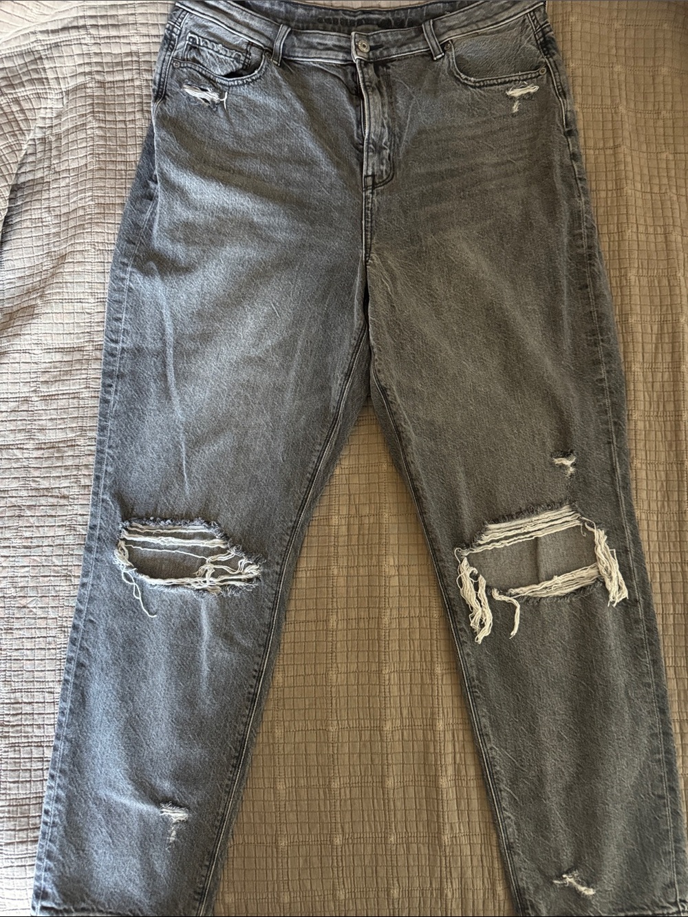 American Eagle Outfitters Gray Distressed Boyfriend Jeans Like New 16 Long